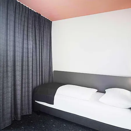 Отель B&B Hotel Dessau *